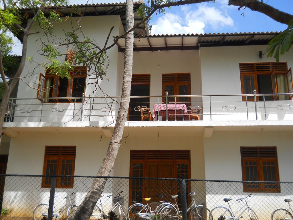 פולונרואה Sunset Tourist Home מראה חיצוני תמונה