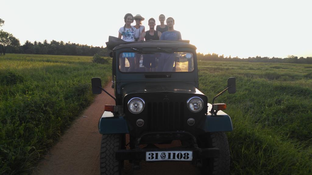 פולונרואה Sunset Tourist Home מראה חיצוני תמונה
