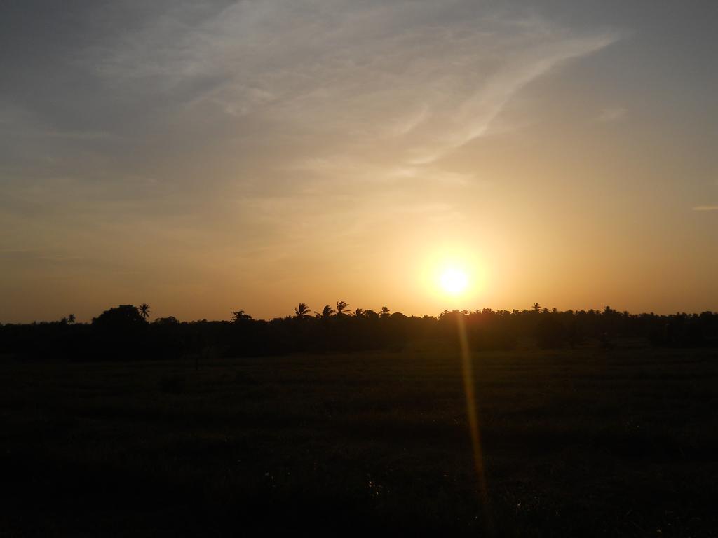 פולונרואה Sunset Tourist Home מראה חיצוני תמונה